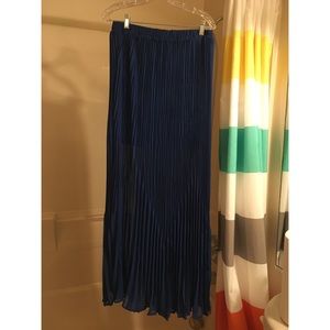 URBAN OUTFITTERS - pleated cobalt blue maxi
